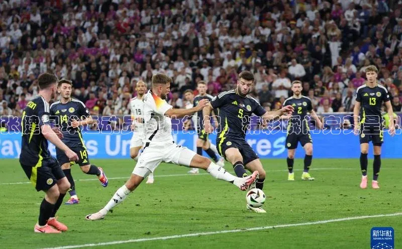 球速app官网登录入口中海达张健足球运动员图片集锦，精彩瞬间完美呈现